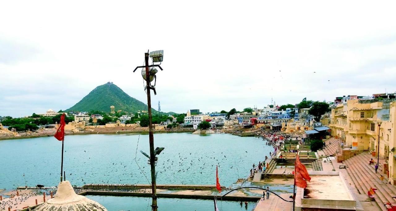 Hotel U-Turn Pushkar Bagian luar foto