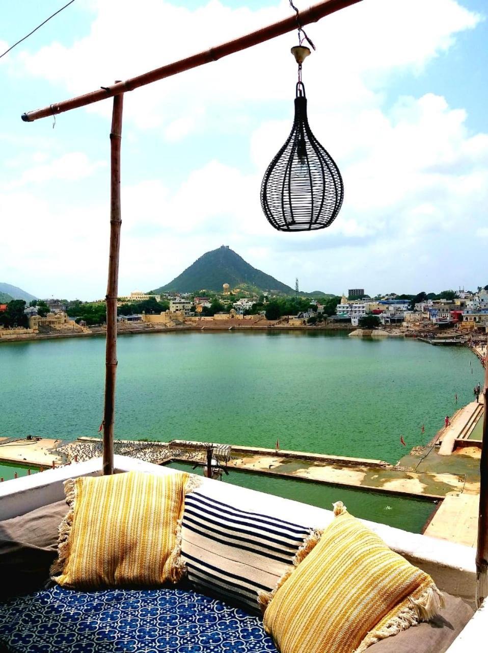 Hotel U-Turn Pushkar Bagian luar foto